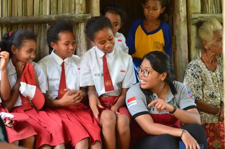 Anak-anak NTT belajar bersama