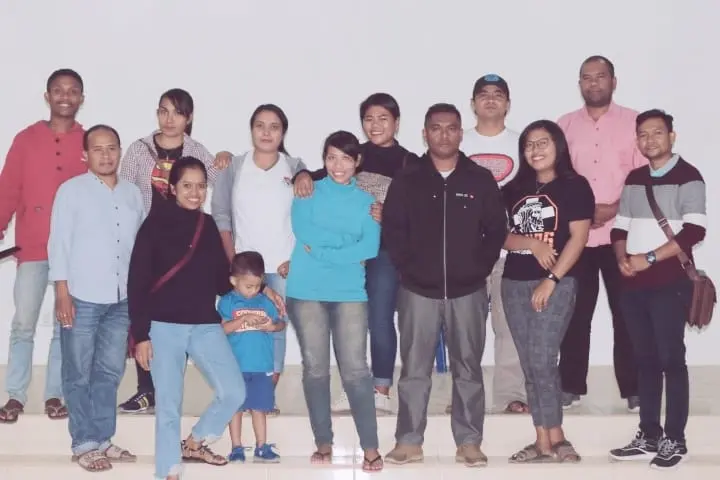 Relawan mendampingi anak-anak