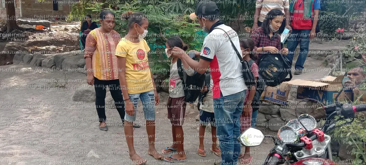 Terima kasih sebesar-besarnya kepada Kak Shela Morelli dari keluarga besar IMPI (Ikatan Mahasiswa Perencanaan Indonesia) Wilayah Indonesia Timur atas bantuan alat tulis bagi anak-anak di Tamalabang, Desa Kaleb, Kec. Pantar Timur, Kab. Alor. Terima kasih juga kepada K Max dan K Mais Da Silva, members PPNTT Wilayah Alor, yang dengan penuh ketulusan telah membantu melancarkan kegiatan ini. Giving from lack, serving in joy. 28 Mei 2021 - Kabupaten Alor 2021