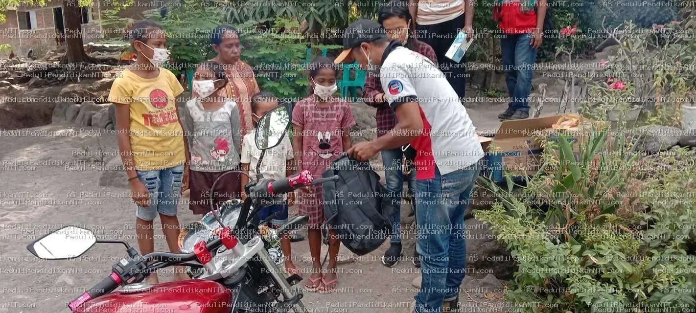 Terima kasih sebesar-besarnya kepada Kak Shela Morelli dari keluarga besar IMPI (Ikatan Mahasiswa Perencanaan Indonesia) Wilayah Indonesia Timur atas bantuan alat tulis bagi anak-anak di Tamalabang, Desa Kaleb, Kec. Pantar Timur, Kab. Alor. Terima kasih juga kepada K Max dan K Mais Da Silva, members PPNTT Wilayah Alor, yang dengan penuh ketulusan telah membantu melancarkan kegiatan ini. Giving from lack, serving in joy. 28 Mei 2021 - Kabupaten Alor 2021