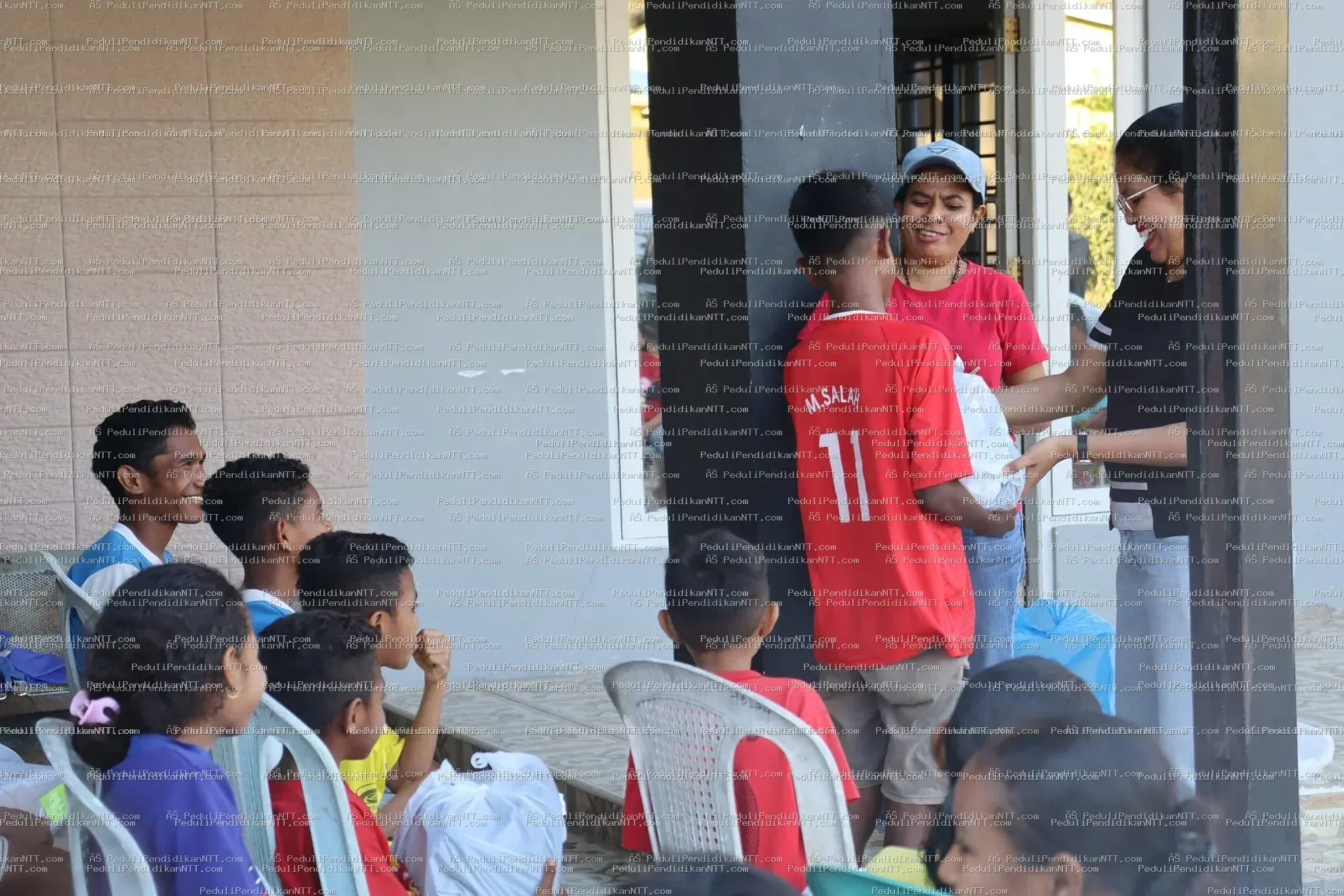 26 Agustus 2023,, komunitas Peduli Pendidikan Ntt wilayah Belu mengunjungi 24 orang anak dan berbagi kasih bersama mereka. - Kabupaten Belu 2023