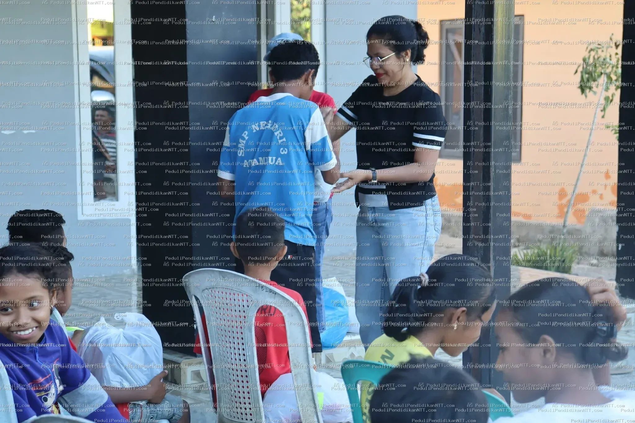 26 Agustus 2023,, komunitas Peduli Pendidikan Ntt wilayah Belu mengunjungi 24 orang anak dan berbagi kasih bersama mereka. - Kabupaten Belu 2023