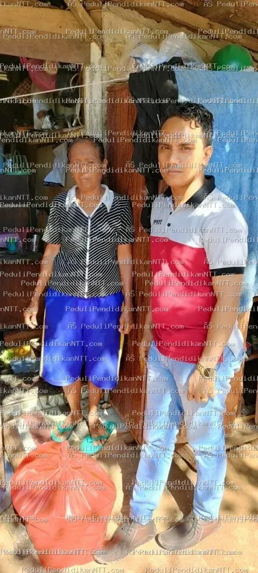 Penyerahan Bantuan Dari Komunitas di WIlayah Kota Kupang - Kota Kupang 2021