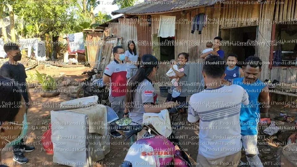 Penyerahan Bantuan Dari Komunitas di WIlayah Kota Kupang - Kota Kupang 2021