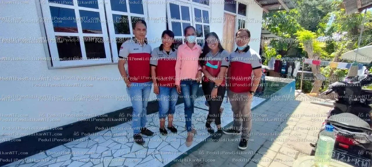 Penyerahan Bantuan Dari Komunitas di WIlayah Kota Kupang - Kota Kupang 2021