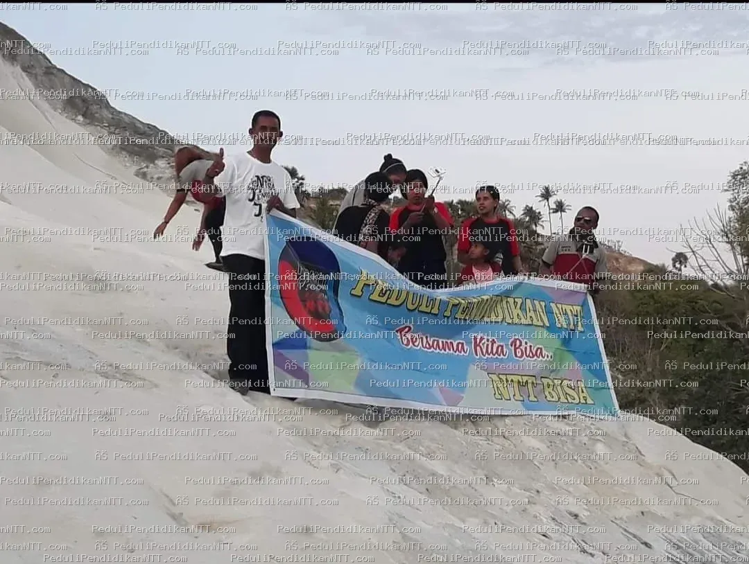 Bapak Daniel Logo.....09 Desember 2023 Kami kehilangan,banyak yang tidak mengenalmu sebagai salah satu sosok yang peduli dengan dunia pendidikan di Nusa Tenggara Timur. Kehadiranmu dalam komunitas Peduli Pendidikan Ntt memberi warna tersendiri,kami sangat menghormatimu bapak , bapak yang tertua dalam komunitas. Bapak memberi contoh bagi kami,bapaklah kepala keluarga dalam komunitas Sejak awal komunitas berdiri,bapak Endrouw Logo dan istri Leni Apriani sudah ada bersama kami,sosokmu yang ceria dan peduli dengan anak-anak selalu memotivasi kami untuk banyak belajar tentang hal memberi. Terima kasih bapak Daniel Logo,Damai di surga - Kabupaten Sabu Raijua 2023