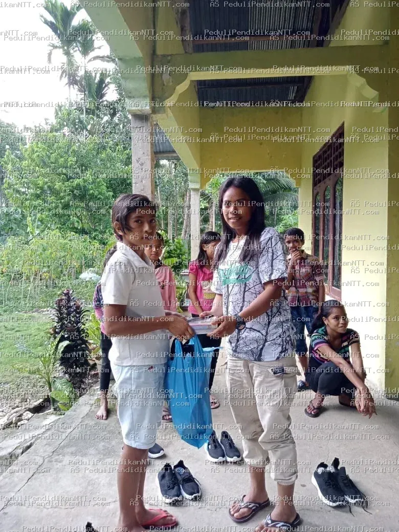 7 Januari 2023,berbagi dengan anak-anak di Sumba Barat Daya - Kabupaten Sumba Barat Daya 2023