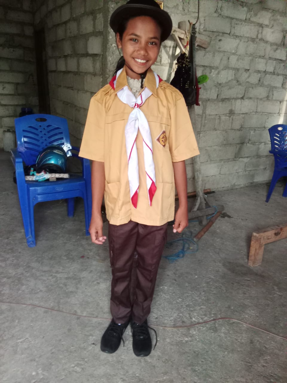 Dukungan belajar dari Komunitas berupa pakaian seragam lengkap bagi Grayzhia Rambu Ana di Sumba Timur (Kategori Anak Berprestasi) dari keluarga pra sejahtera. - Kabupaten Sumba Timur 2025
