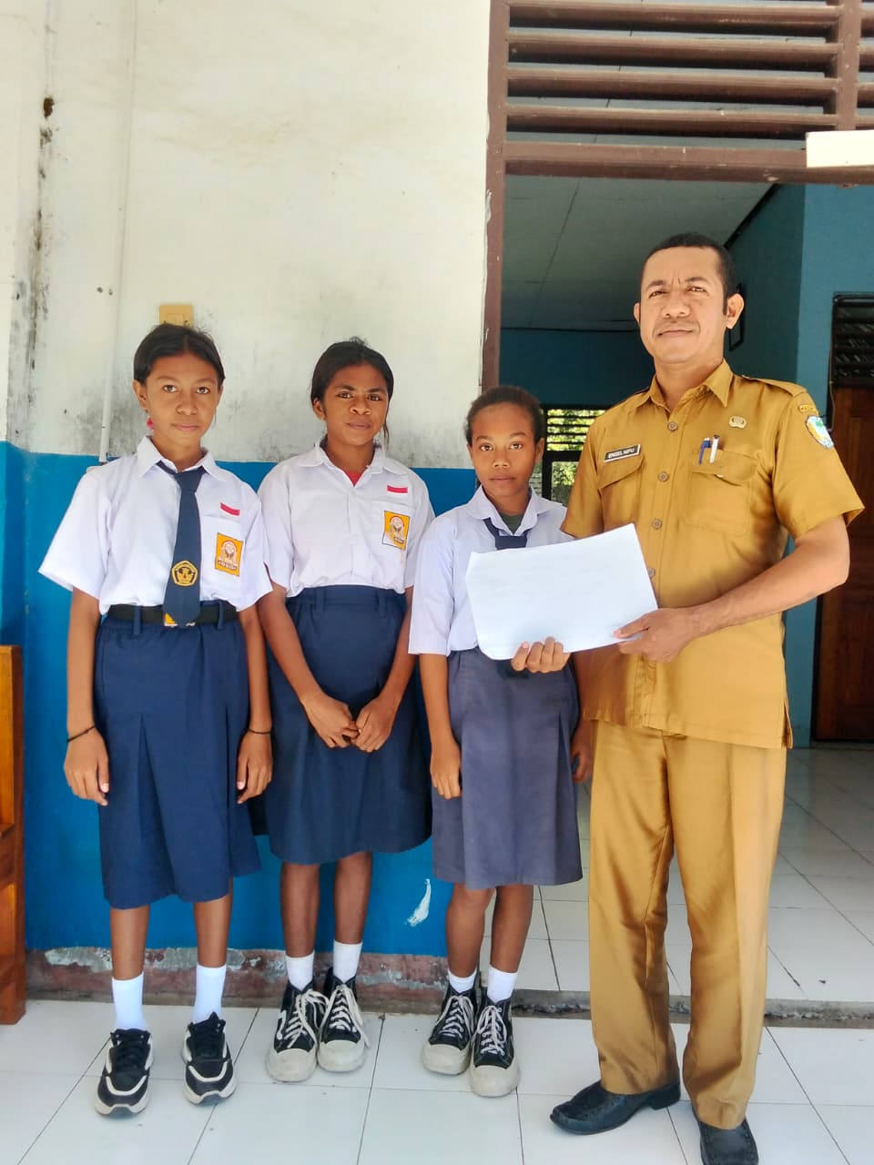 Dukungan belajar untuk tiga anak di Wini - Kabupaten Timor Tengah Utara 2026