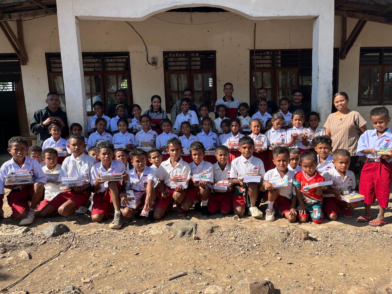 Sabtu 25 Juli 2026, Bantuan Alat Tulis dan Buku Bacaan di SDN Oelfab - TTU - Kabupaten Timor Tengah Utara 2026