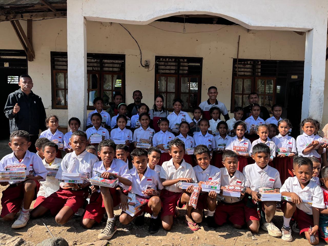 Sabtu 25 Juli 2026, Bantuan Alat Tulis dan Buku Bacaan di SDN Oelfab - TTU - Kabupaten Timor Tengah Utara 2026