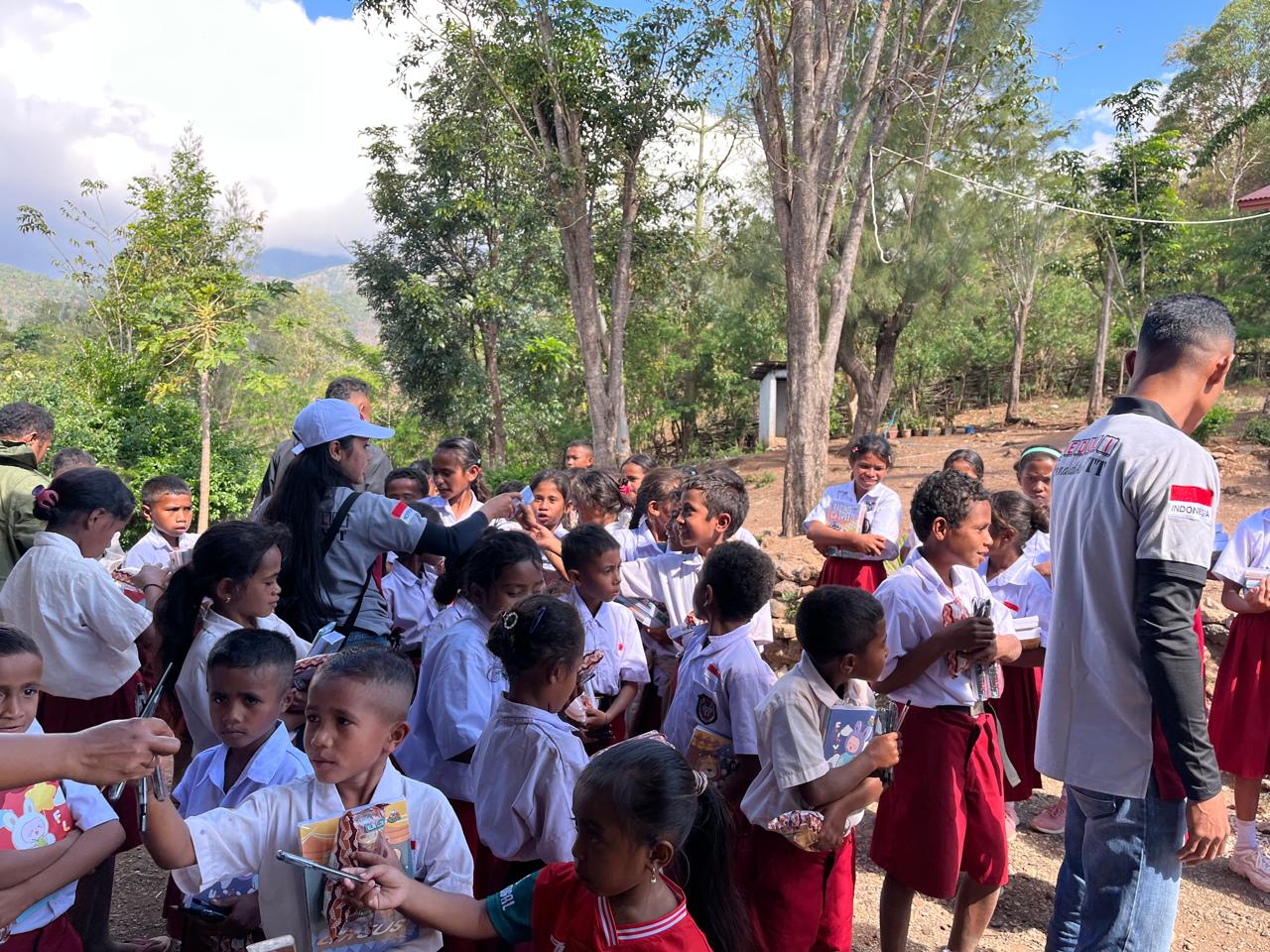 Sabtu 25 Juli 2026, Bantuan Alat Tulis dan Buku Bacaan di SDN Oelfab - TTU - Kabupaten Timor Tengah Utara 2026