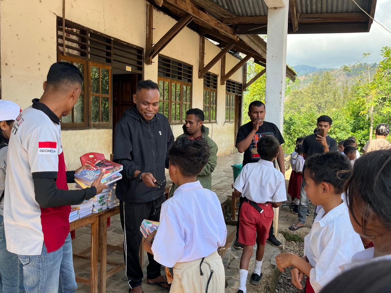 Sabtu 25 Juli 2026, Bantuan Alat Tulis dan Buku Bacaan di SDN Oelfab - TTU - Kabupaten Timor Tengah Utara 2026
