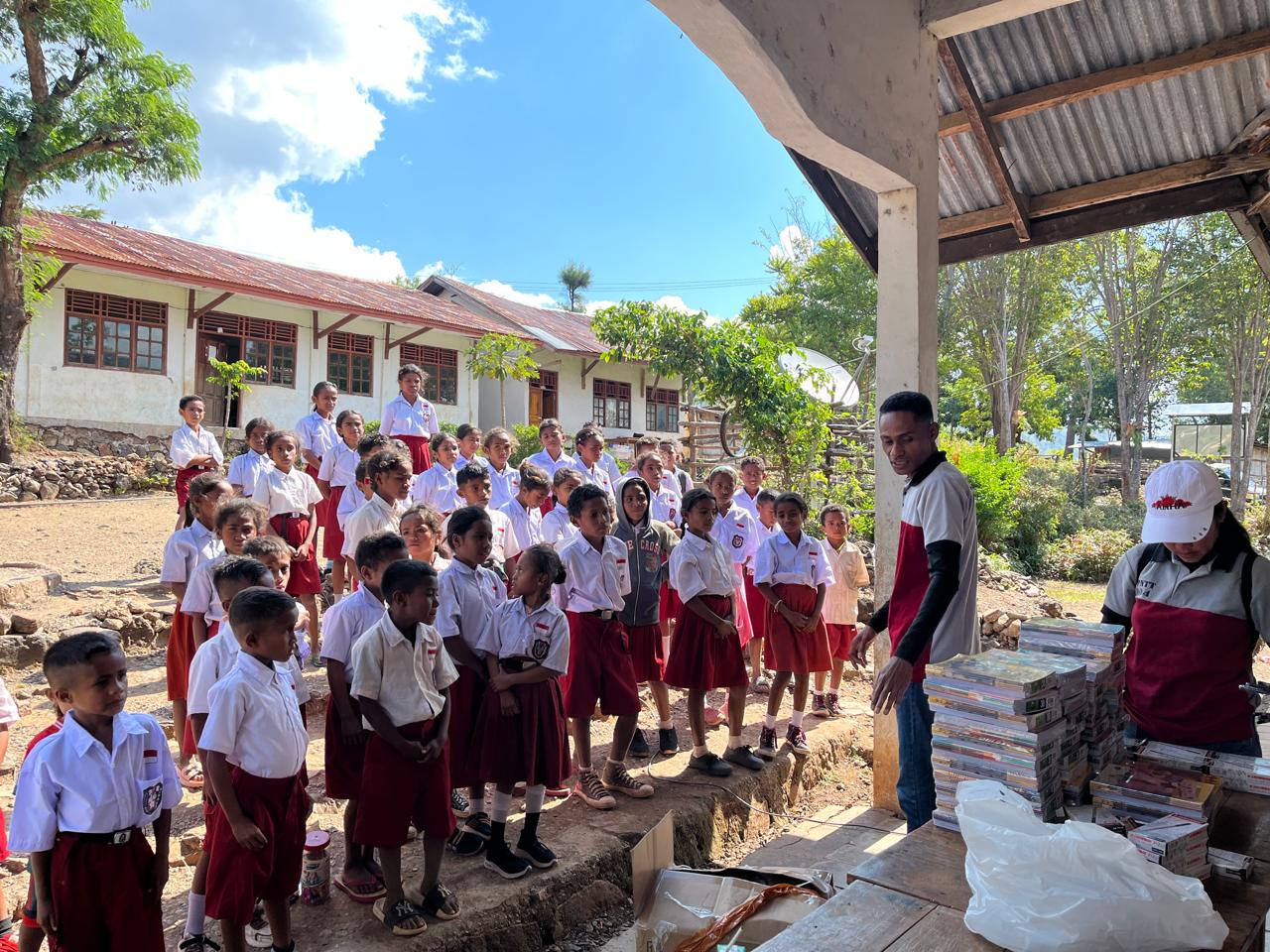 Sabtu 25 Juli 2026, Bantuan Alat Tulis dan Buku Bacaan di SDN Oelfab - TTU - Kabupaten Timor Tengah Utara 2026