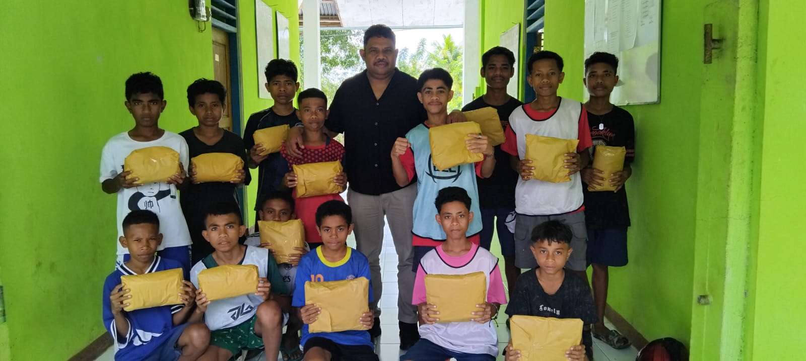 22 Juli 2026.. Penyaluran Seragam bagi anak-anak di SMPN Oehoma - TTU - Kabupaten Timor Tengah Utara 2026
